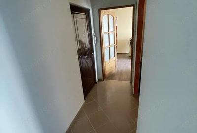 De vanzare apartament cu 3 camere, etajul 2, Dealul Florilor - 3