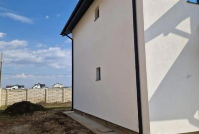 Casă cu 4 camere cu Teren 400 Mp în Central - 2