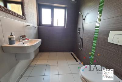Casă individuală cu 12 camere cu Canalizare în Fundata - 53