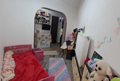 Garsoniera de vanzare, renovata in doua camere si bucatarie - 2