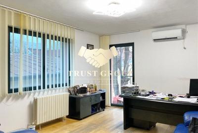 Apartament cu 4 camere semidecomandat în Domenii