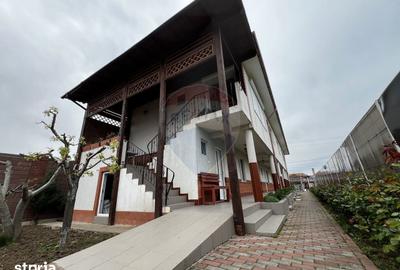 Casă cu 9 camere cu Teren 480 Mp în Limanu - 12