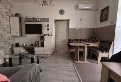 Apartament cu 2 camere semidecomandat, mobilat în Traian