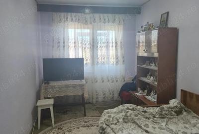 Apartament cu 3 camere in zona Micro 38 - 3