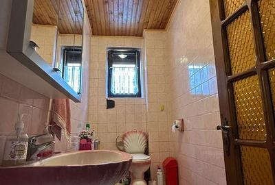 Casă cu 8 camere cu Teren 1420 Mp în Ghiroda - 3