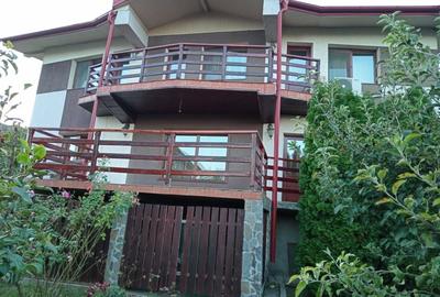 Închiriez vilă în Bucium (spate Bellaria) - 1