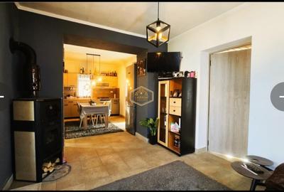 Vand casa complet renovata interior si exterior cu toate utilitatile - 2