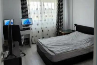 Apartament cu 3 camere decomandat în Tractorul - 3