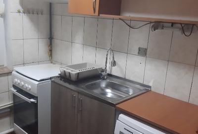 Apartament cu 3 camere semidecomandat în Tomis Nord