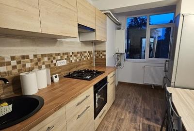 Apartament cu 3 camere semidecomandat, mobilat în Țiglina 2 - 8