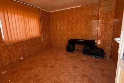 Casă cu 4 camere în Central - 2