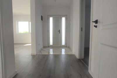 Casă cu 3 camere în Ciurbești - 4