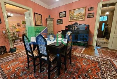 Apartament cu 4 camere circular, mobilat în Central