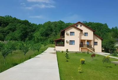 Casă cu 6 camere cu Teren 3172 Mp în Central - 1