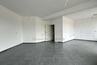Spațiu comercial, de 42 mp, în Central - 4