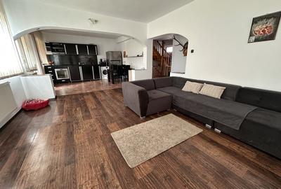 Casă cu 8 camere cu Teren 378 Mp în Unirii