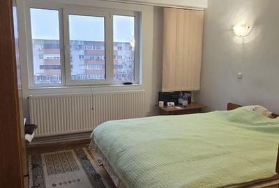 Apartament cu 3 camere decomandat în Casa de Cultură - 1