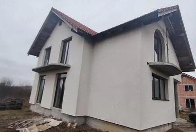 Casa cu etaj la stadiul de semifinisat avansat in Alesd - 1
