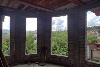 Casă cu 4 camere cu Teren 2000 Mp în Gura Văii - 4