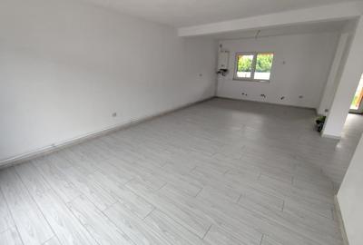 Casă cu 4 camere cu Canalizare în Micești - 1