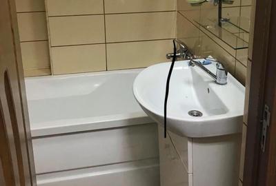 Apartament semidecomandat în Gara de Nord