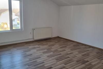 Proprietate generoasa- Casa cu 4 dormitoare si o curte mare - 18