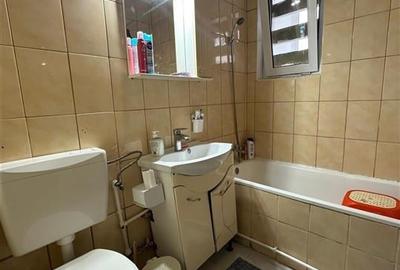 Inchiriere  Apartament cu 3 camere Podu Ros - 2