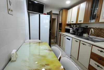 Apartament cu 4 camere decomandat în Central