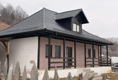 Casă individuală cu 5 camere cu Canalizare în Crăcăoani - 1