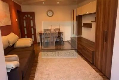 Apartament cu 3 camere decomandat în Răcădău