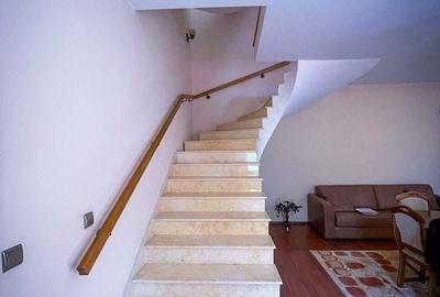 Casă cu 5 camere cu Teren 290 Mp în Calea București - 2