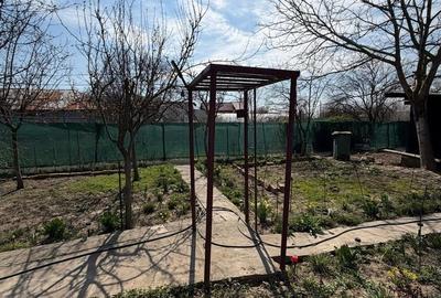 Casă cu 4 camere în Cățelu