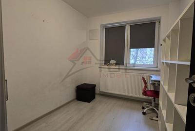 Apartament cu 3 camere semidecomandat în Podu Roș - 12