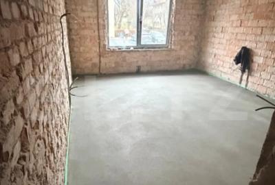 Apartament cu 3 camere decomandat în Tractorul - 2