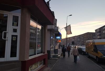 Spațiu comercial, de 50 mp, în Central - 1