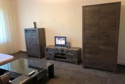 Apartament cu 3 camere decomandat în Berceni