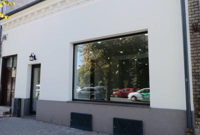 Spatiu comercial, 204 mp, renovat recent, zona Central Spatiu comercial, 204 mp, renovat recent, zona Central - 2