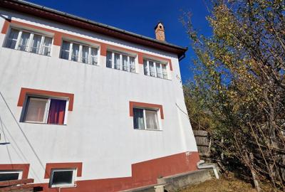 Casă cu 4 camere decomandat în Central - 1