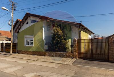 Casă cu 5 camere cu Teren 435 Mp în Central - 16