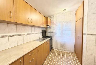 De vanzare | Apartament 3 camere, 2 bai, balcon | Apusului - 4