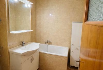 Apartament cu 3 camere semidecomandat în Malul Mureșului