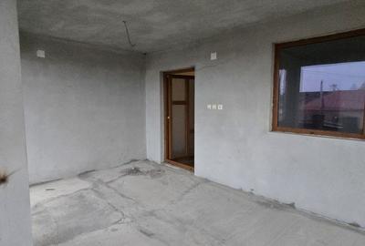 Casă cu 5 camere cu Teren 2220 Mp în Perșinari - 18