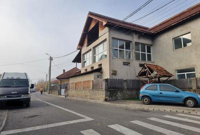 Casă cu 4 camere în Central - 2