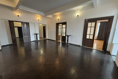 Apartament cu 5 camere în Calea Victoriei
