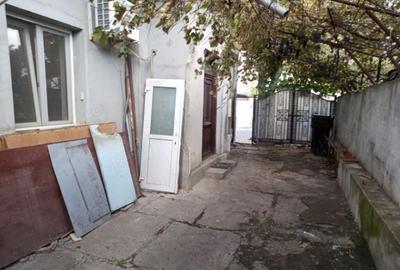 Casă cu 4 camere cu Teren 197 Mp în Giurgiului - 1