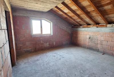 Casă cu 5 camere cu Teren 490 Mp în Somova