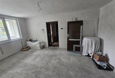 Apartament cu 2 camere semidecomandat în Micro I - 2