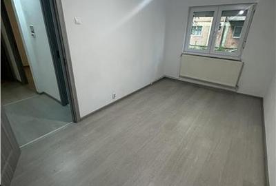 Apartament cu 3 camere decomandat în Aradului - 3