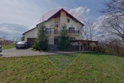 Casă cu 6 camere cu Teren 1505 Mp în Sud-Est - 1