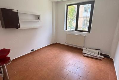 Spațiu comercial, de 65 mp, în Horia - 2